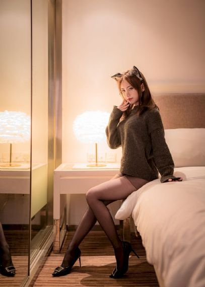 白丝老师娇喘吟荡上课视频_720超清免费观看